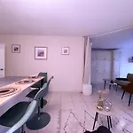 Lynaya Apartment